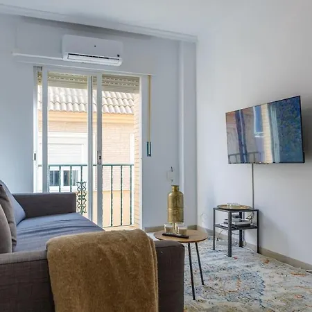 Cozy In Perfect Location Apartment